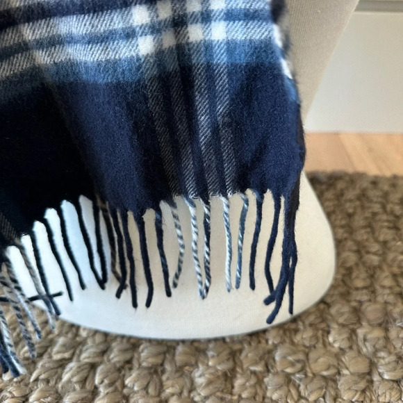 Lovely Soft Scarf take 20% off - Picture 3 of 4